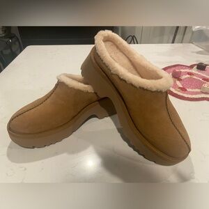 NWT Ugg New Heights Cozy Clogs Chestnut Brown size 10